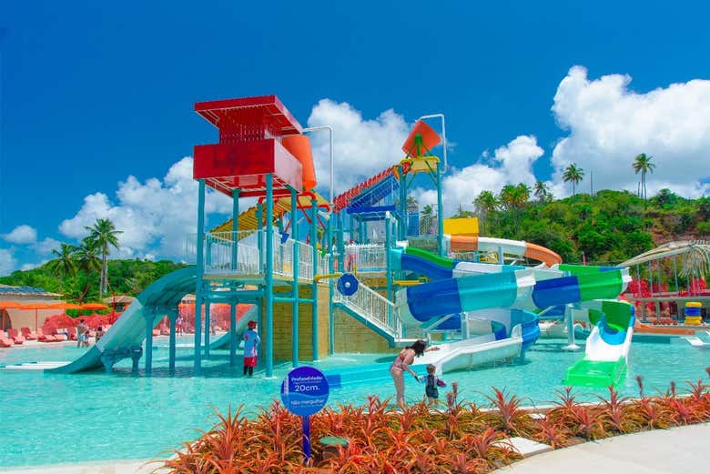 Piscina e scivoli ad acqua del parco