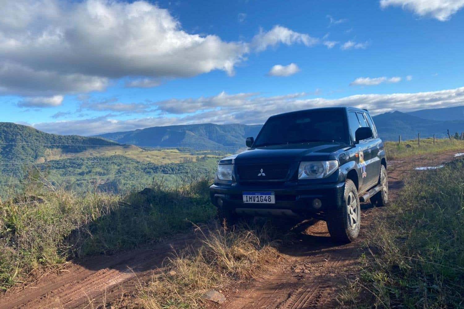 Passeio de 4x4 e trilha pelos cânions