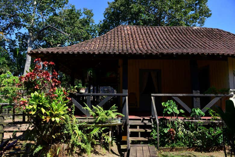 Exterior de la casa del coronel