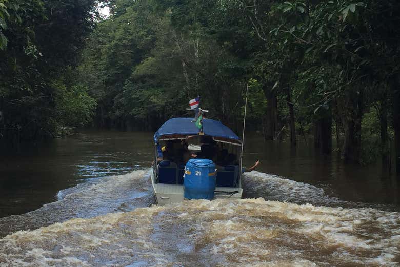 Navigando sul Rio delle Amazzoni