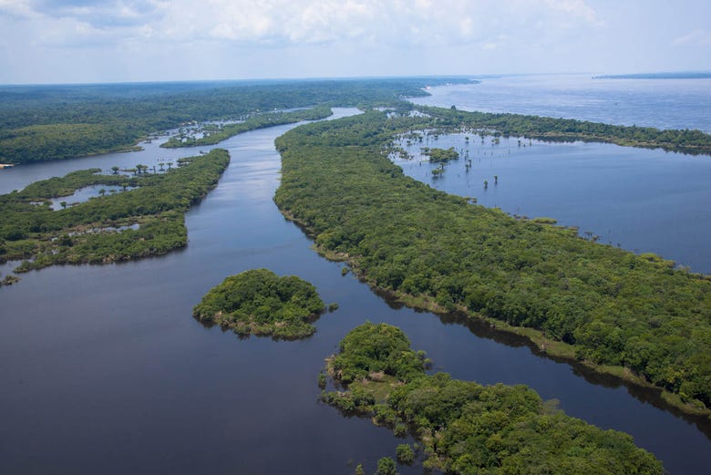 Río Amazonas a su paso por el norte de Brasil