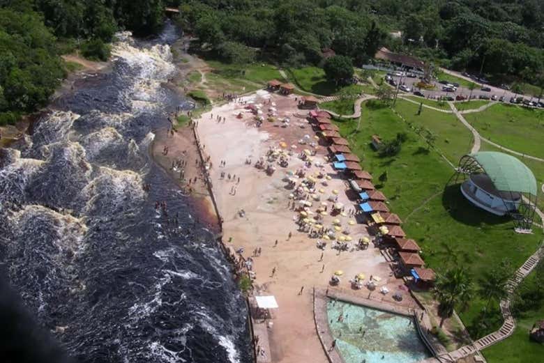 Vista panorâmica da Cachoeira Presidente Figueiredo