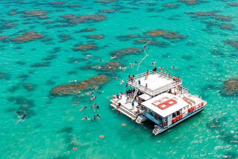 Disfrutando de la actividad de snorkel