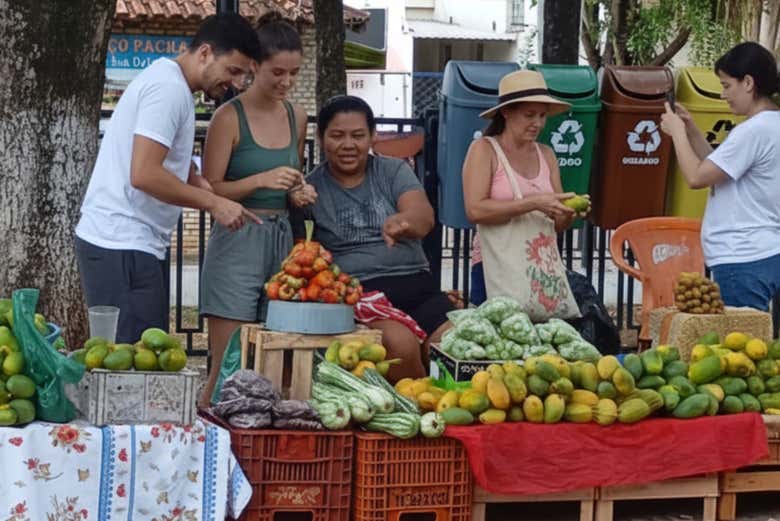 Visitando un mercado local de Miranda
