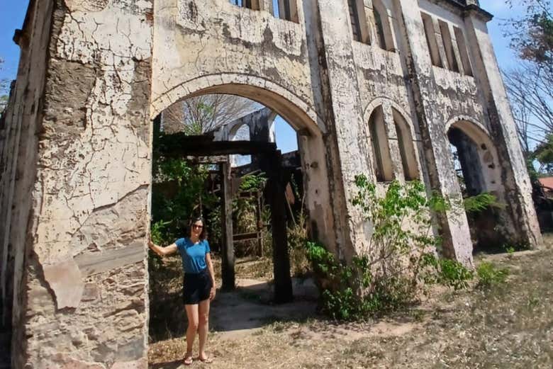 Recorriendo las ruinas de Miranda