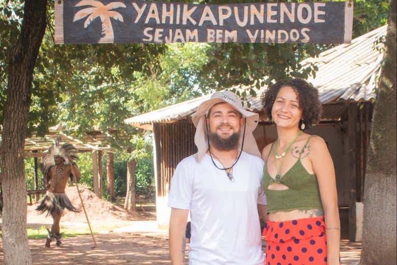 À l'entrée du village