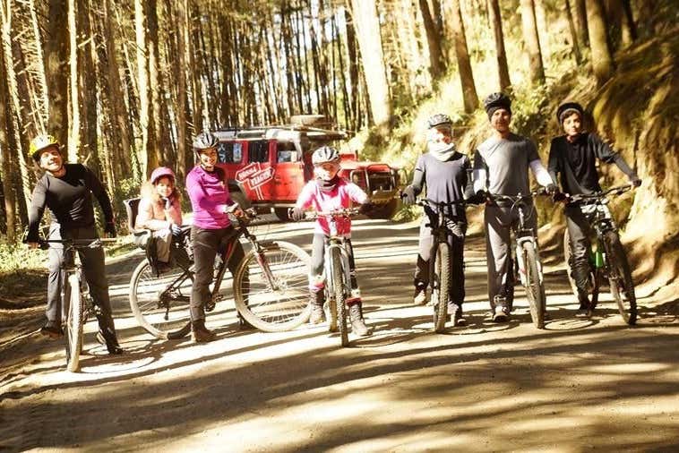 Grupo durante o passeio de bicicleta