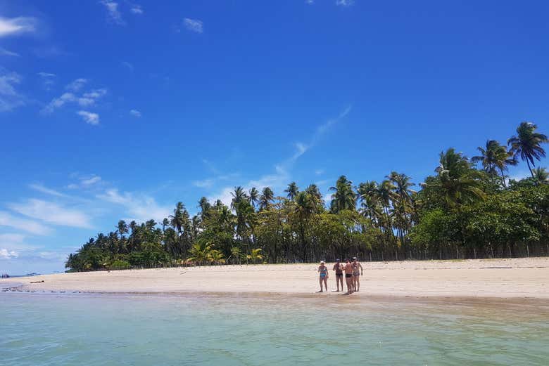 Desfrutando uma praia paradisíaca