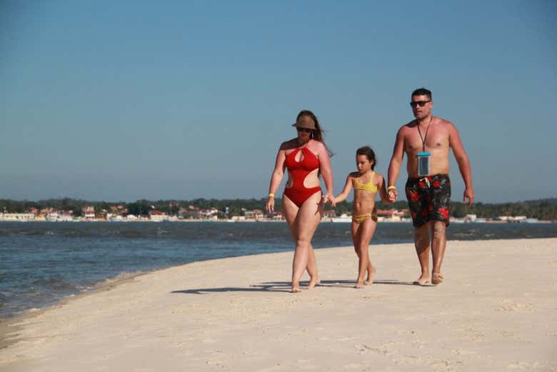 Passeio pela praia Linda