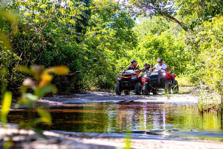 Attraverseremo un fiume a Morro de Sao Paulo in quad