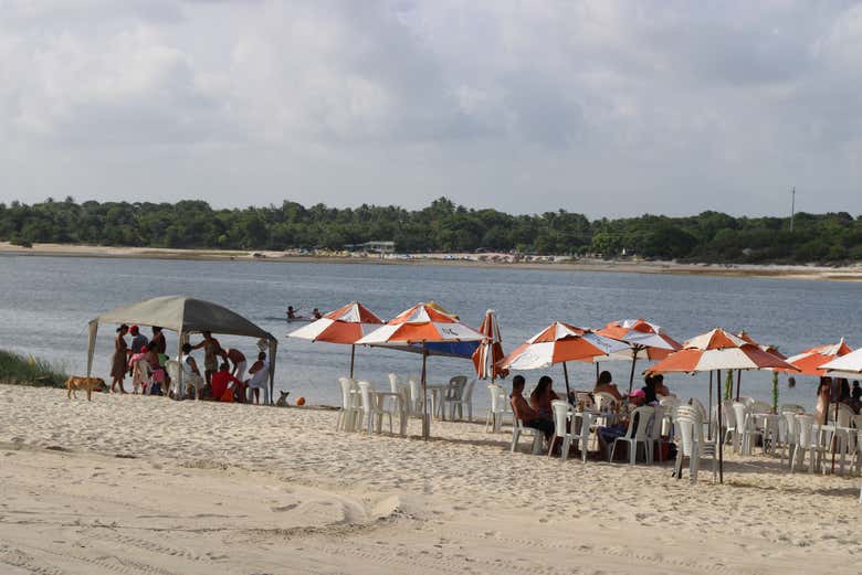 Relaxing by the Alcaçuz lagoon