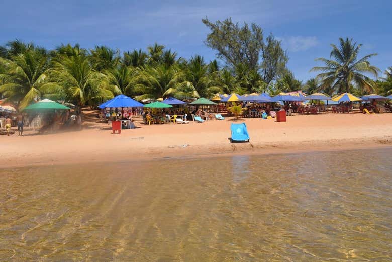 Área de espreguiçadeiras da praia