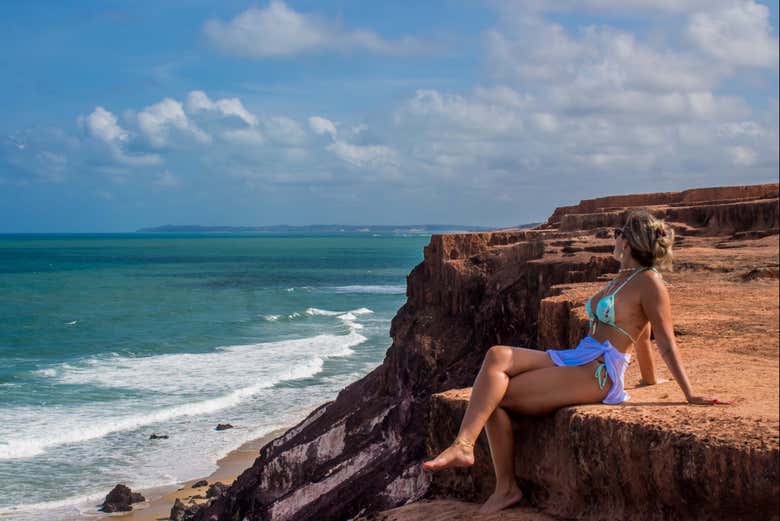 Admirando as vistas da praia