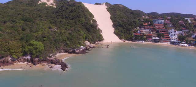Passeio de barco com vistas ao Morro do Careca