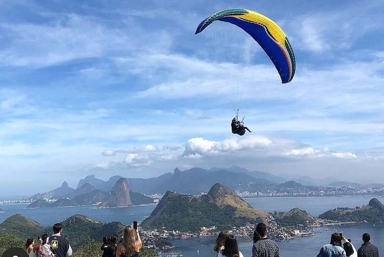 Admire the beauty of Rio de Janeiro and Guanabara Bay