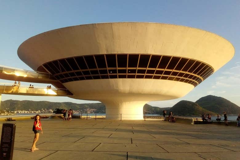 Museo de Arte Contemporáneo de Niterói, obra de Oscar Niemeyer
