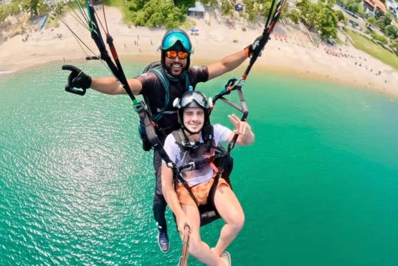 Viendo Niterói desde el parapente