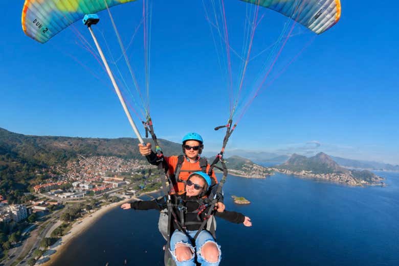 Sentid la adrenalina de volar en parapente tándem