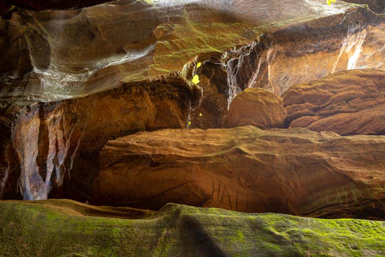 Rochers autour de la cascade d'Andorinhas
