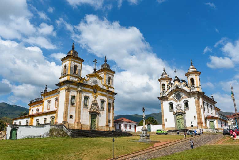 Visiting the main square of Mariana