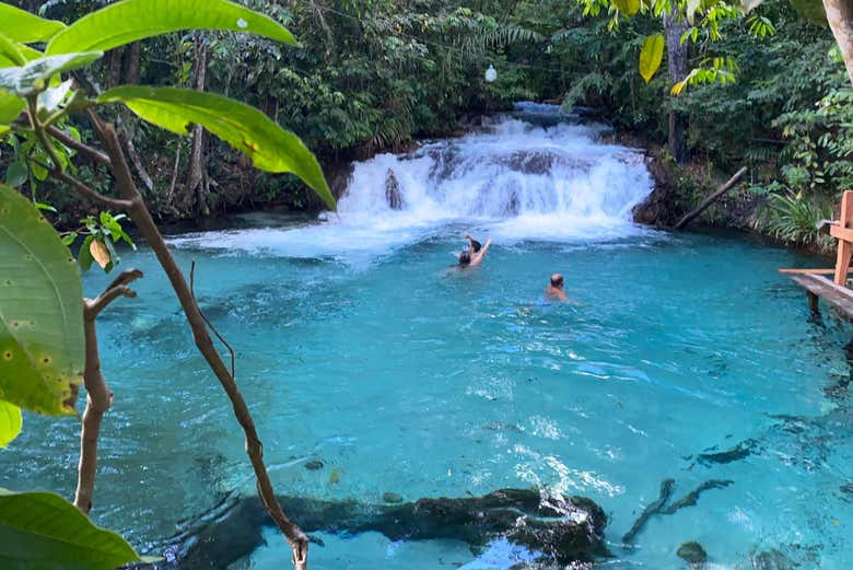 Acercándonos a una bonita cascada