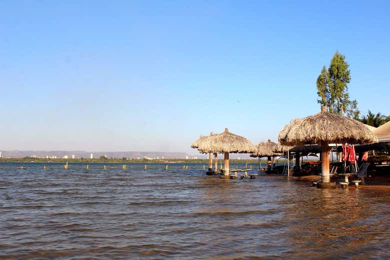As águas tranquilas da Ilha do Canela