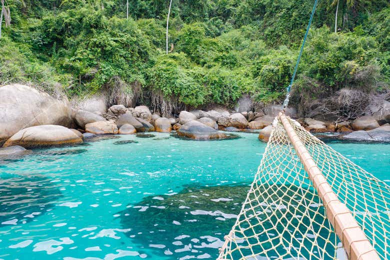 Água cristalina na costa de Paraty