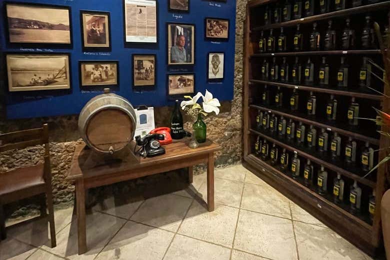 O interior de uma cachaçaria