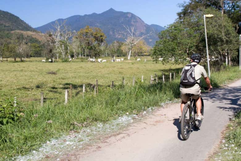 Passeando de bicicleta por Paraty