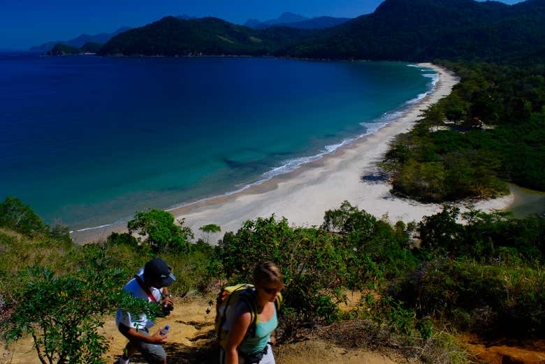 Vista da praia do Sono durante a trilha