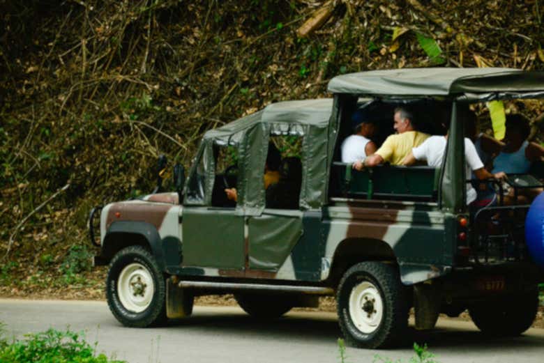 Desfrutando da rota de jeep