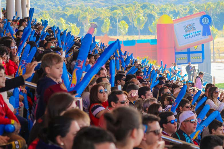 Você ficará de boca aberta com as manobras no show Hot Wheels