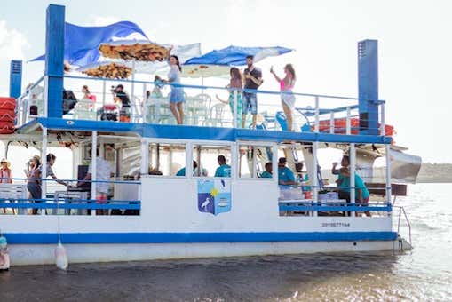 You'll love sailing along the lagoon!