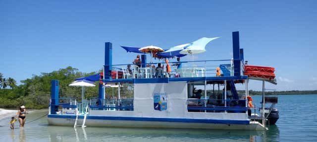 Passeio de barco gastronômico pela lagoa de Guaraíras
