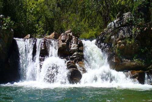 Salto de agua en la cascada de Araras