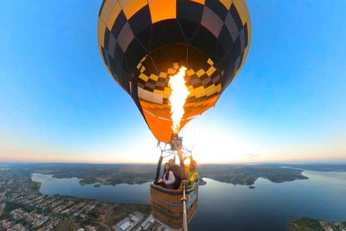 El globo sobrevolando Pirenópolis