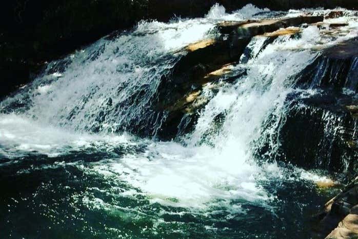 Escucharemos con atención el sonido de la cascada