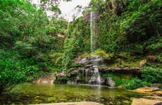 Trilha pela cachoeira do Rosário