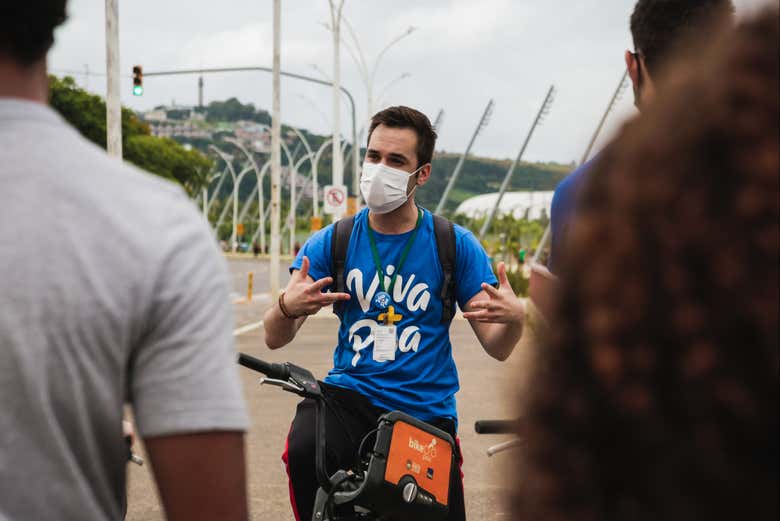 Escutando as explicações do guia