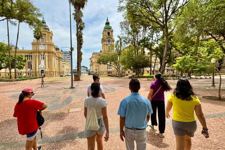 Passando pela Praça da Alfândega