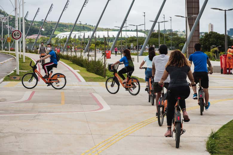 Desfrutando da rota de bicicleta