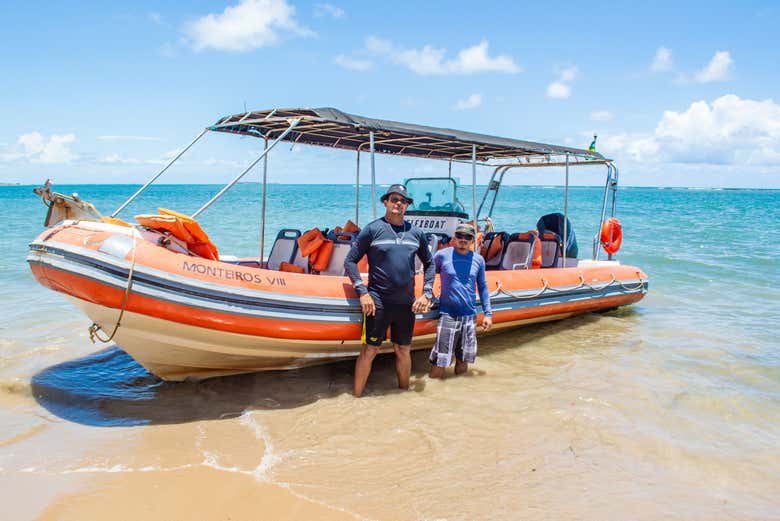 Você terá a opção de ir de lancha até a ilha de Santo Aleixo