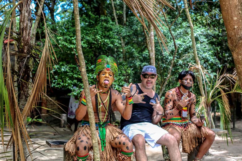 Foto com os índios Pataxós