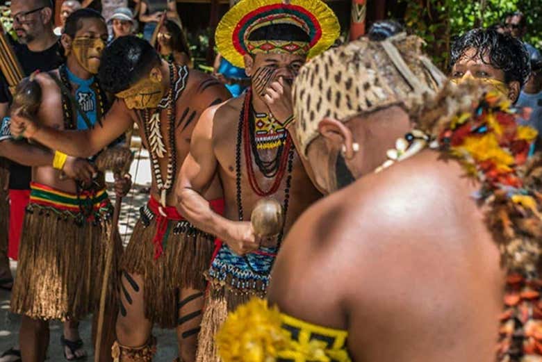 Nos recibirán con cantos y danzas de la aldea Pataxó