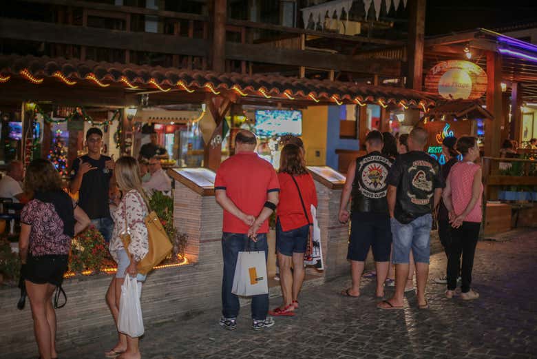 Há diversas opções de restaurantes em Arraial d'Ajuda