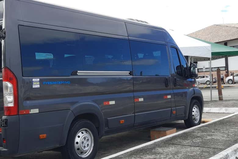 Uma das vans usadas no transfers