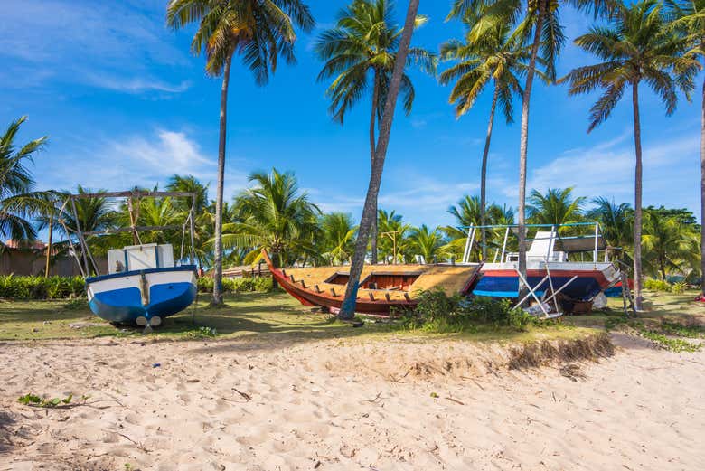 Embarcaciones en la playa de Guarajuba