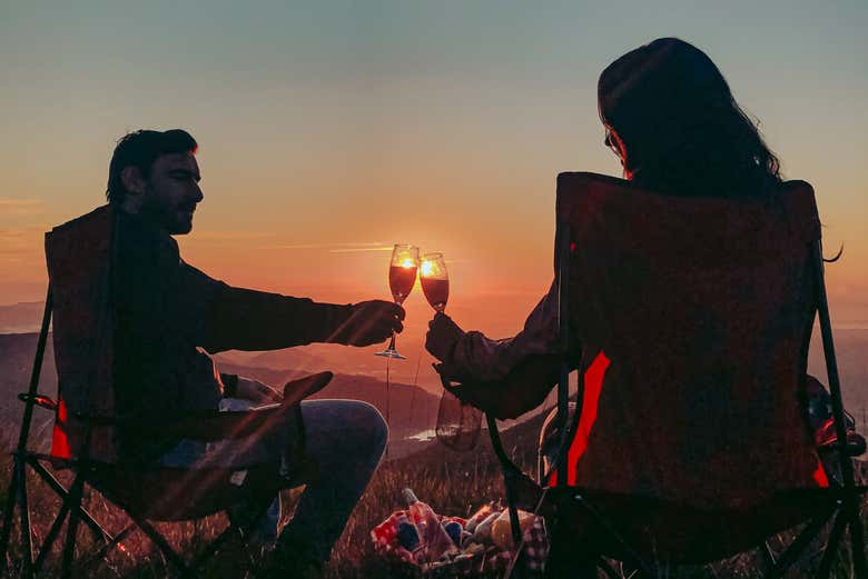 Brindando bajo las luces de la aurora