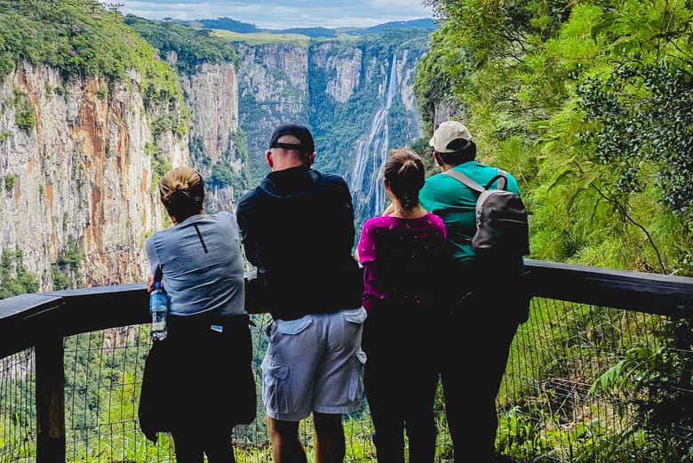 Admiring the waterfalls of the Itaimbezinho canyon