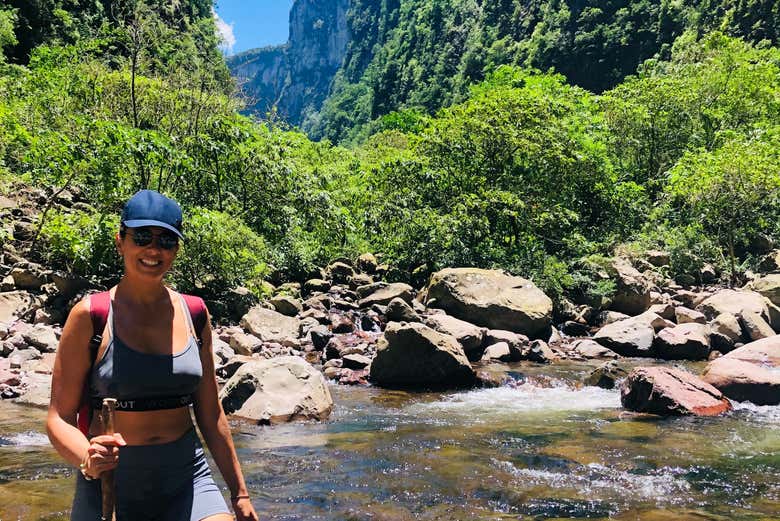 Walking along the banks of the Boi river